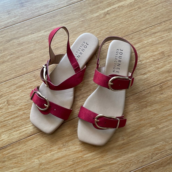 Journey Collection Twylah Red Cherry Flat Buckle Sandal 6 6W - Picture 10 of 11